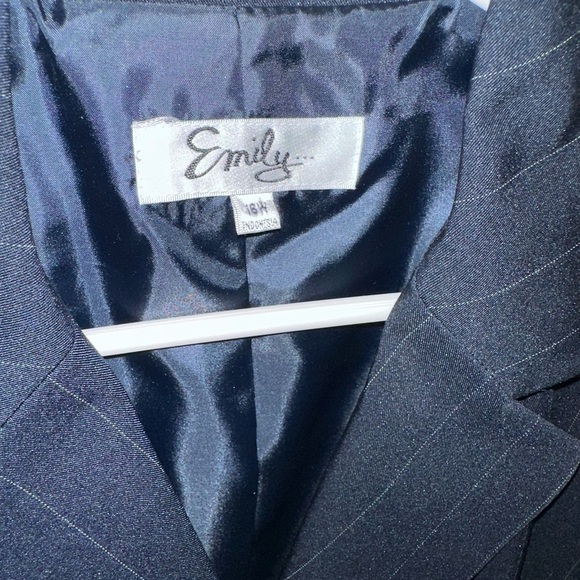 Navy Blue Pinstripe Suit Jacket with Notched Lapels and Tailored Fit - Picture 3 of 4